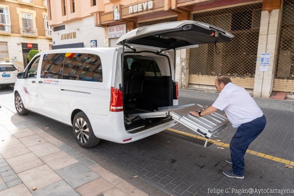 El Ayuntamiento de Cartagena otorga dos subvenciones de 30.000 euros para taxis adaptados