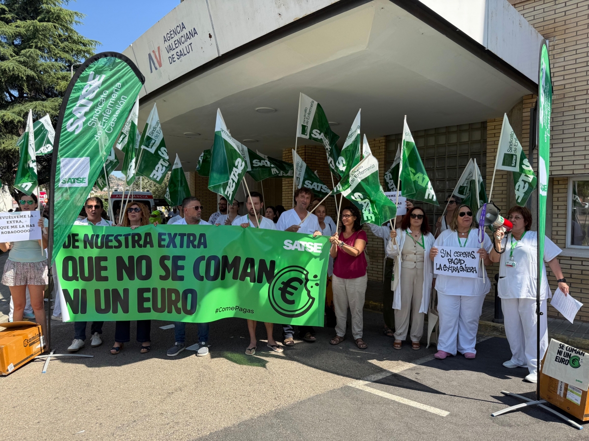 Enfermeras y fisioterapeutas de Castellón se manifiestan contra el recorte en sus extra: cobran 700 € menos al año