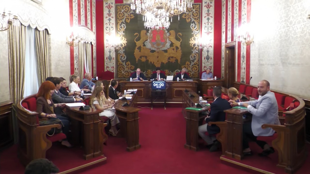 Los ediles de PP y Vox, solos en el salón de plenos de Alicante. - Los ediles de PP y Vox, solos en el salón de plenos de Alicante.