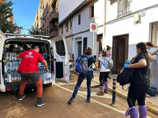 Cáritas rinde homenaje a los voluntarios que siguen acompañando a las víctimas de la dana