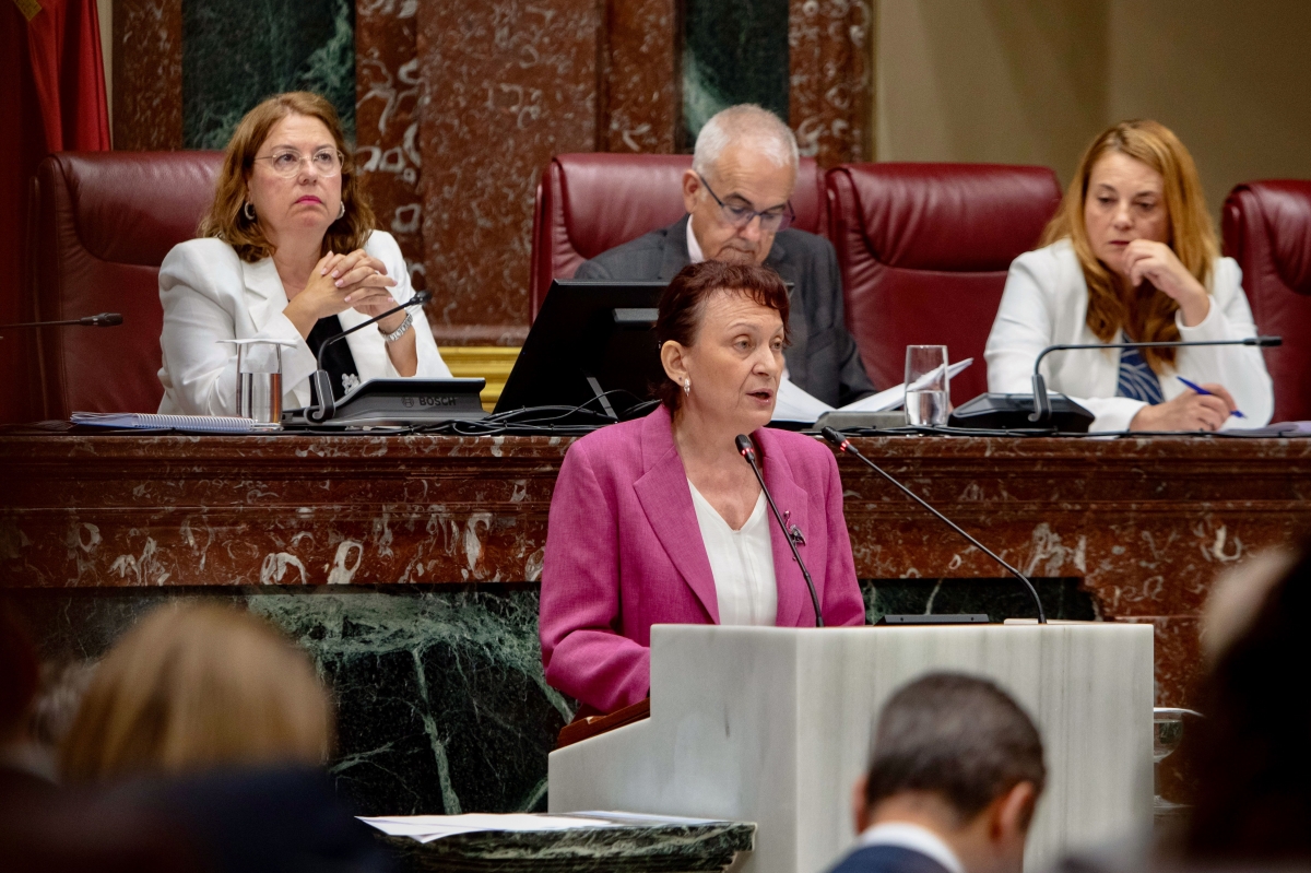 María Marín, en el debate del estado de la Región. - Foto: EFE / JUAN CARLOS CAVAL María Marín, en el debate del estado de la Región.