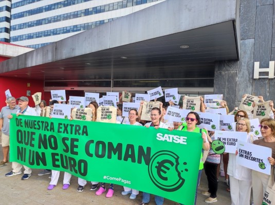 Enfermeras y fisioterapeutas se concentran en la Comunitat Valenciana para reclamar el cobro de la paga extra