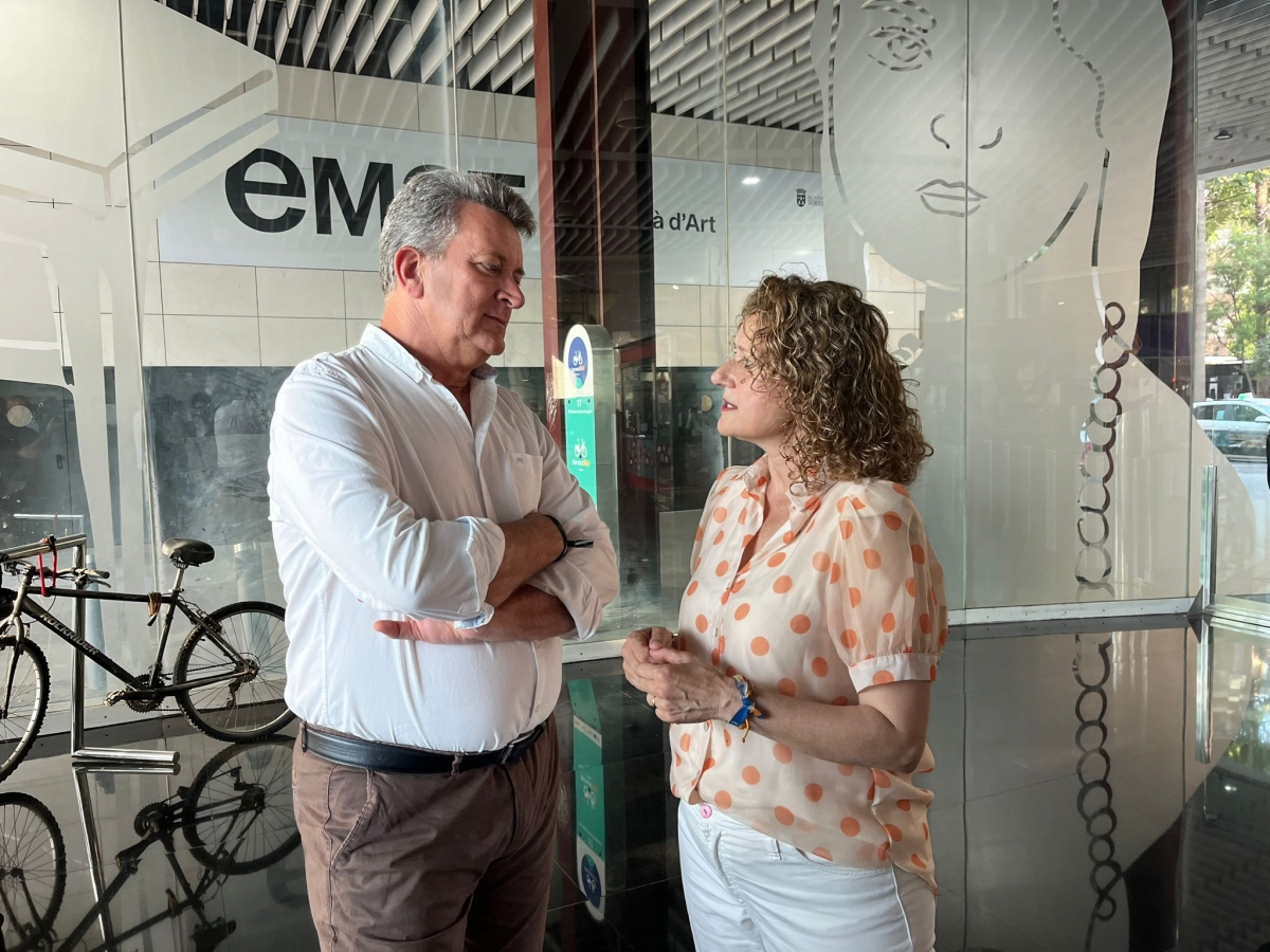 El conseller Vicente Martínez Mus y la alcaldesa de Torrent, Amparo Folgado.