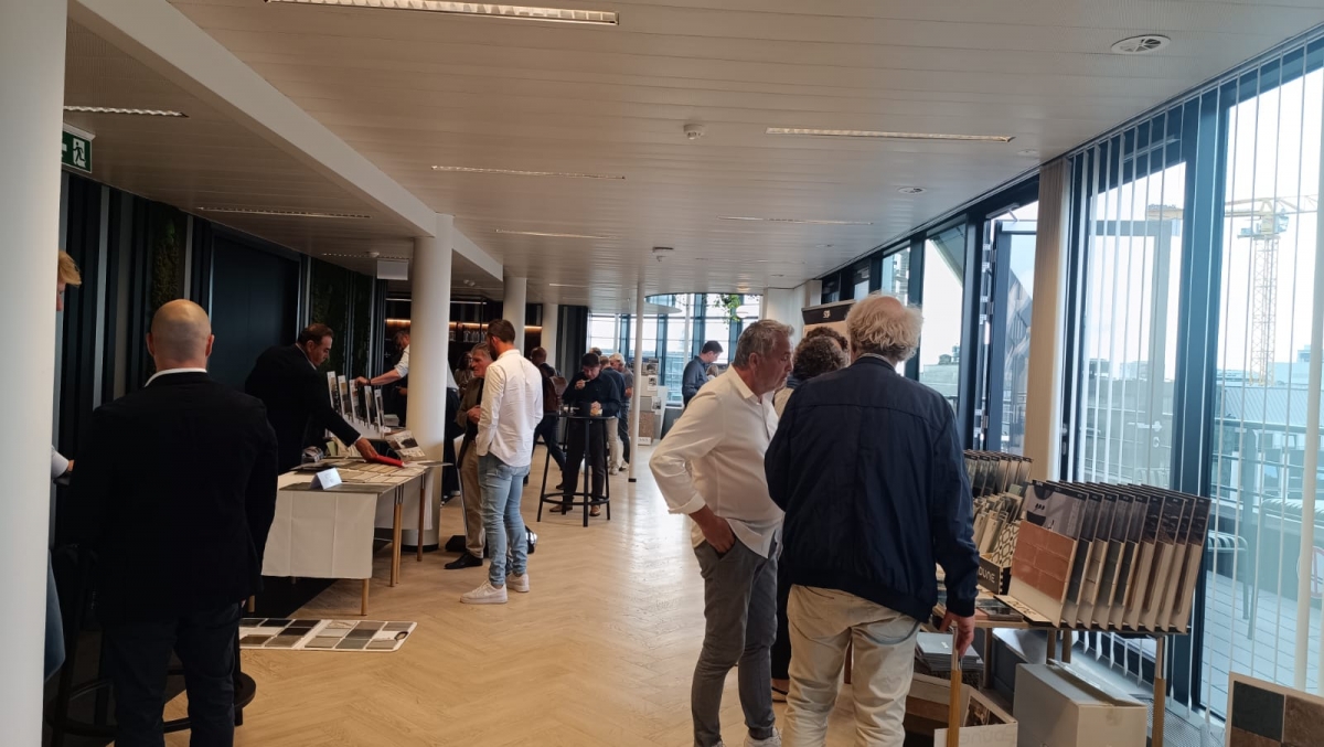 Diez empresas de Tile of Spain participan en un seminario en Bélgica, el décimo destino del sector