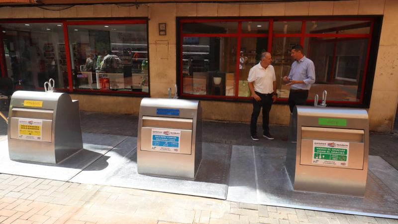 Benidorm renueva los contenedores soterrados de la calle La Parra y aumenta su capacidad