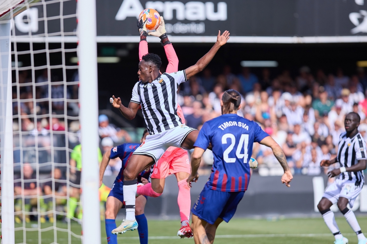 El Castellón busca en redes sociales un técnico especialista en jugadas a balón parado