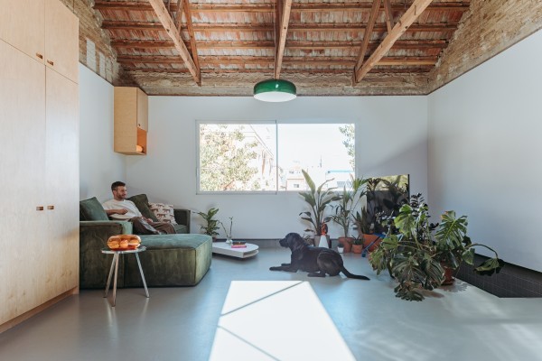 La casa del Barrio de la Concepción de Cartagena que habita las capas del tiempo: moderna, luminosa... y con un gran salón cúbico
