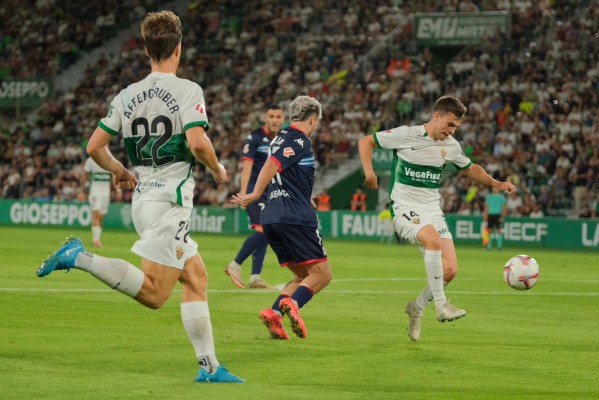 El Elche se atasca