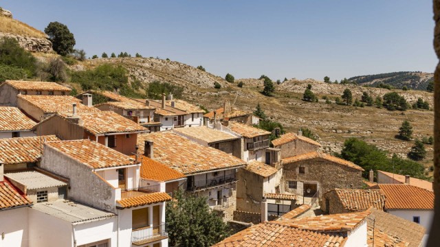 Las viviendas turísticas se extienden por la 'Castellón vaciada': Castell de Cabres, dos pisos con 19 habitantes