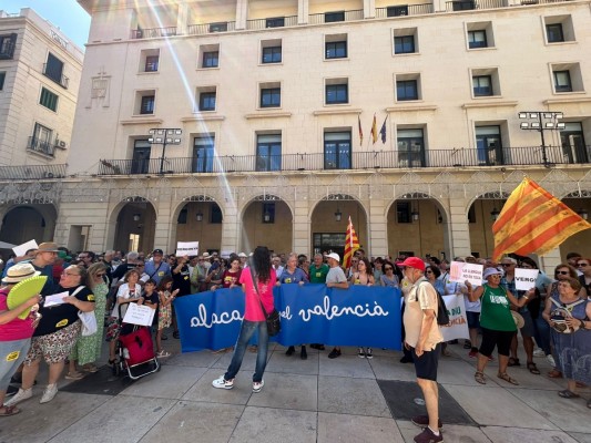 Vox va en serio con el cambio lingüístico en Alicante: esta es su hoja de ruta que presiona al PP
