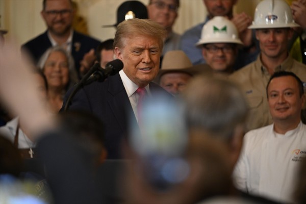 Trump da por 