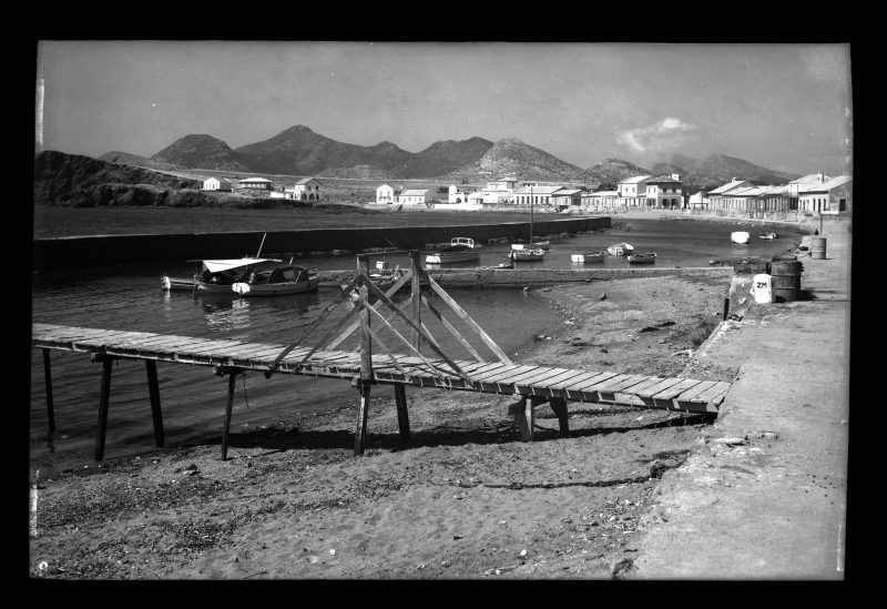 Un siglo de imágenes de playas de la Región para refrescar esta ola de calor: desde Cabo de Palos en los 50 al balneario donde se bañó Esther Williams