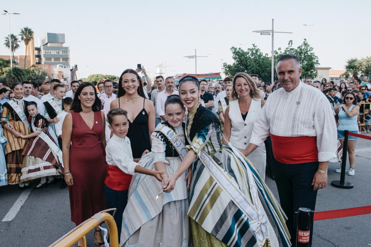 Una espectacular mascletà inaugura las fiestas de Sant Pere en el Grau