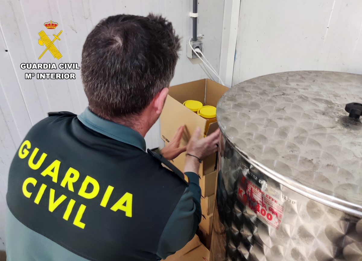 Detienen a dos apicultores en Cieza con más de tres toneladas de miel de dudosa calidad que iban a vender sin registros sanitarios