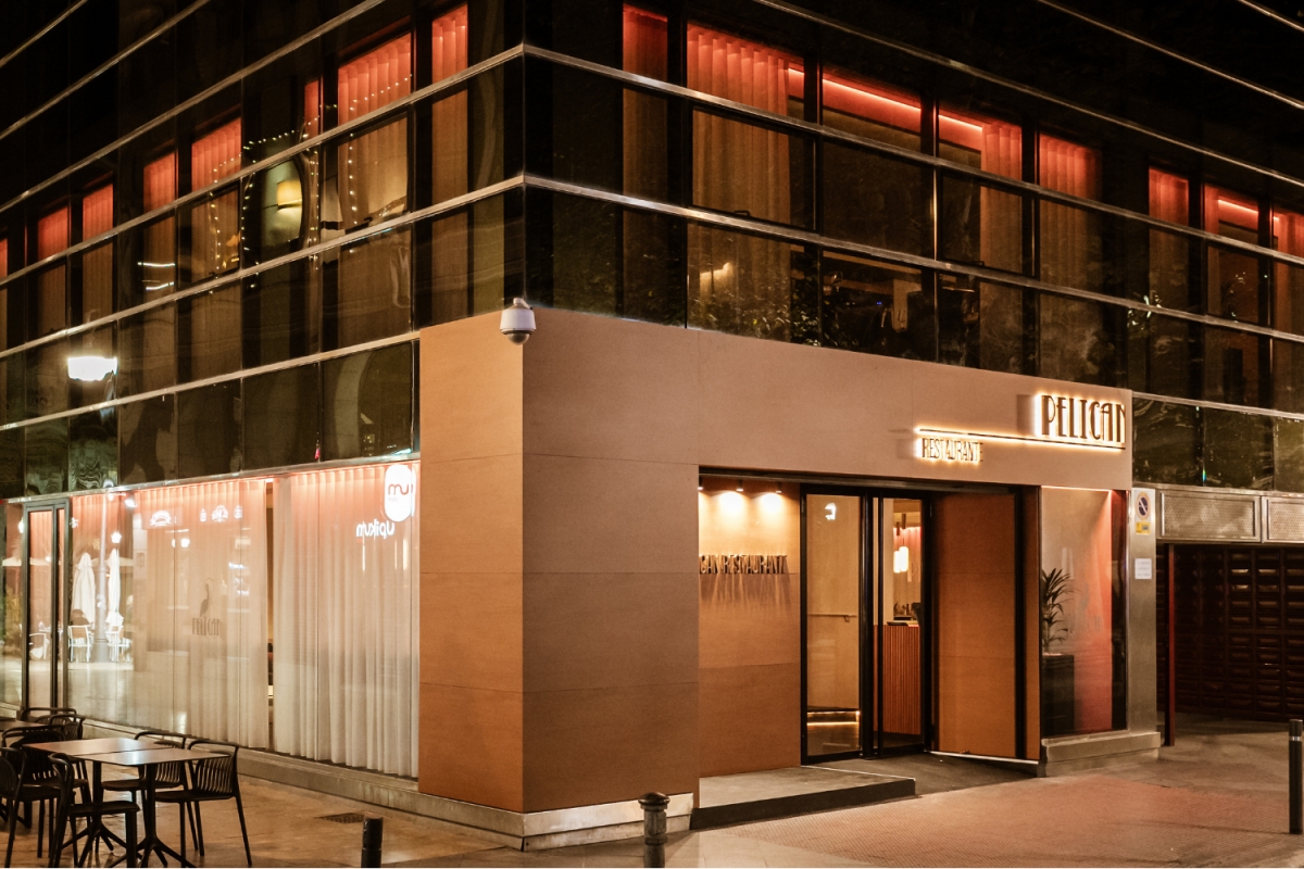 El local del restaurante Pelican, en la plaza de Gabriel Miró de Alicante. - 