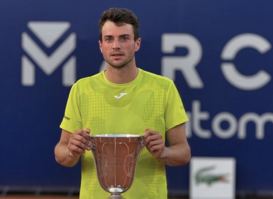 Pedro Martínez arrolla al portugués Faria y se proclama campeón de la Faulcombridge en Valencia
