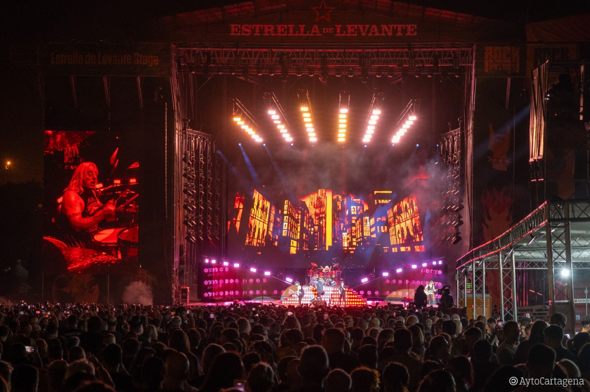 El Rock Imperium, en imágenes: Cartagena le saca 'los cuernos' al calor 