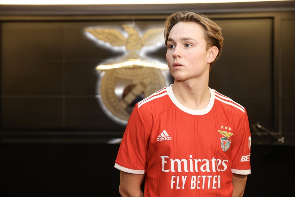 Andreas Schjelderup, extremo del Benfica - 