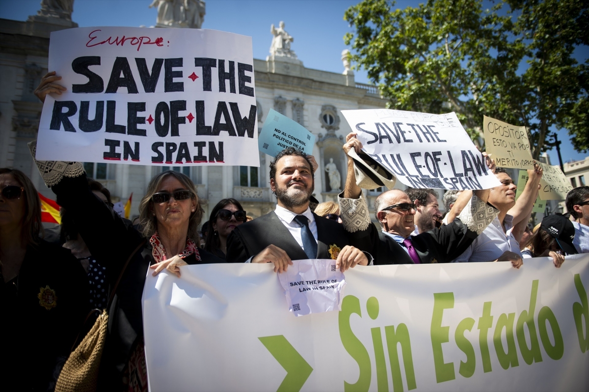 Jueces y fiscales se concentran frente al Supremo contra las reformas del Gobierno como antesala a la huelga