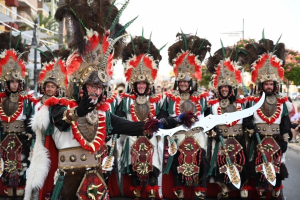 El Grau se vuelca con la Cavalcada de la Mar de Sant Pere