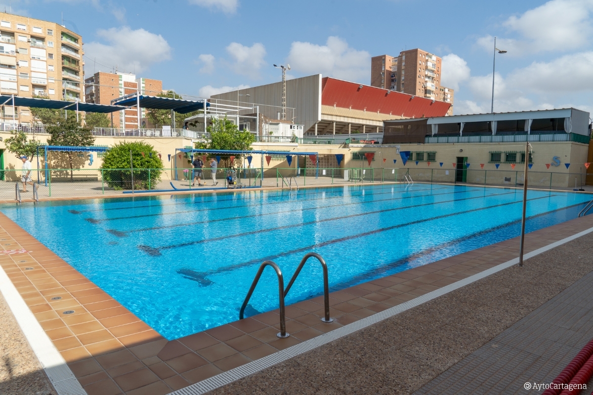 La piscina de la Casa de la Juventud abrirá al publico los fines de semana como 'parche' al cierre por obras de las de Tentegorra
