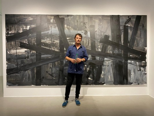 El artista murciano Miguel Fructuoso expone su proyecto 'Genalguacil au plein air' en el Museo de la localidad malagueña