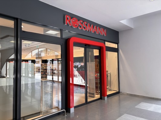 El centro comercial Plaza Central de Calp amplía su oferta con Rossmann