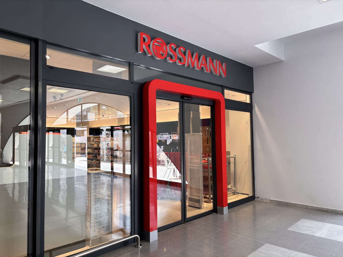 El centro comercial Plaza Central de Calp amplía su oferta con Rossmann