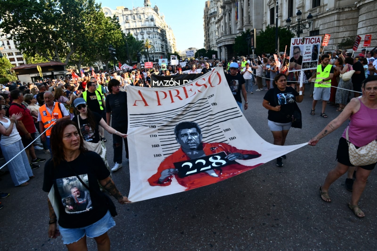 Octva manifestación contra la gestión de la Dana.