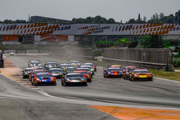 Doblete de Jasin Ferati en el paso del Ferrari Challenge Europa por el Circuit