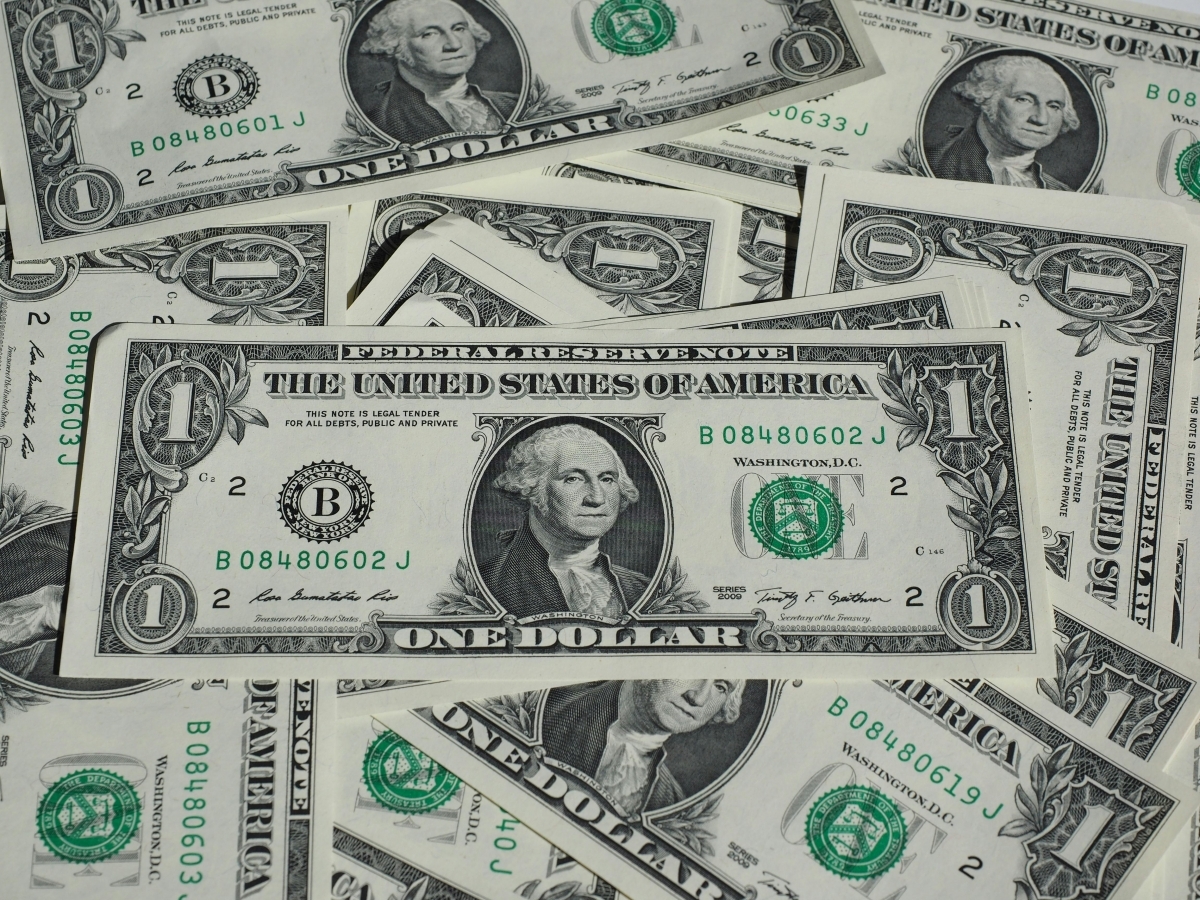 La tendencia bajista del dólar se reanuda a medida que los mercados descuentan recortes de la Fed