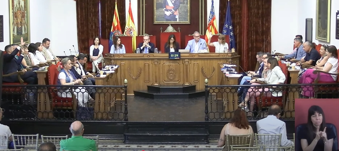 El pleno de Elche aprueba una moción LGTBI del PP, con oposición de Vox, y rechaza otra de Compromís