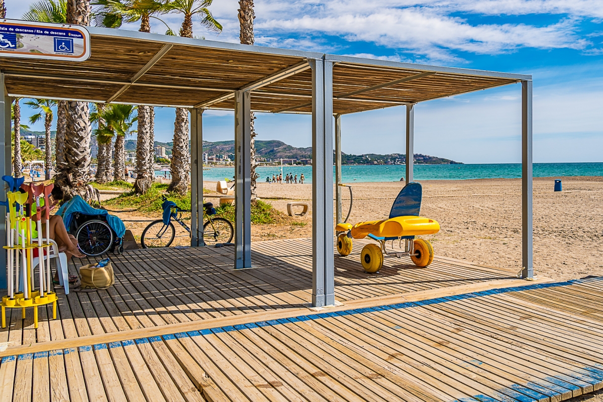 Nuevas zonas de 'baño accesible' en las playas valencianas: la Pobla de Farnals y Cullera ya disponen de estos espacios adaptados