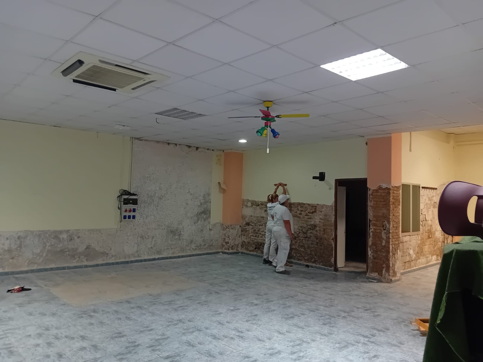 Burriana avanza las obras de mantenimiento en la asociación de pensionistas y jubilados 'El Calvari'