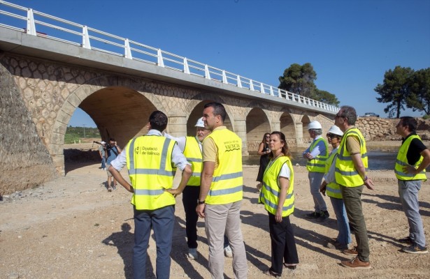 Reabierto al tráfico el puente sobre el Magro en la CV-422 en Turís