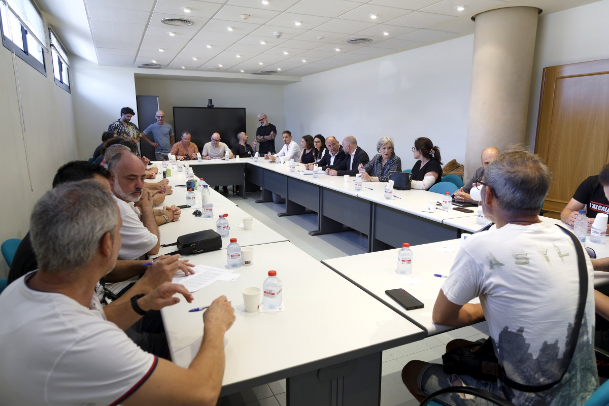 El azulejo recupera músculo laboral pese a la coyuntura internacional: genera 100 empleos al mes