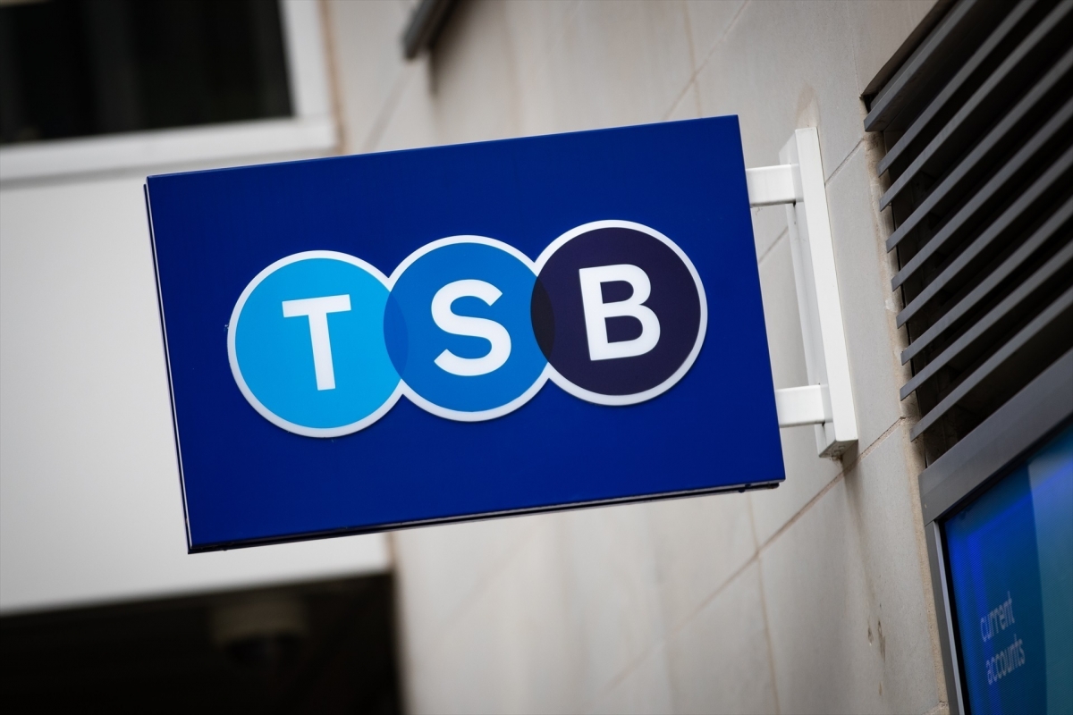 Banco Santander ofrece 2.600 millones de euros a Sabadell por TSB