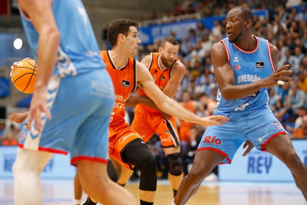 Los triples de Valencia Basket tumban al Breogán