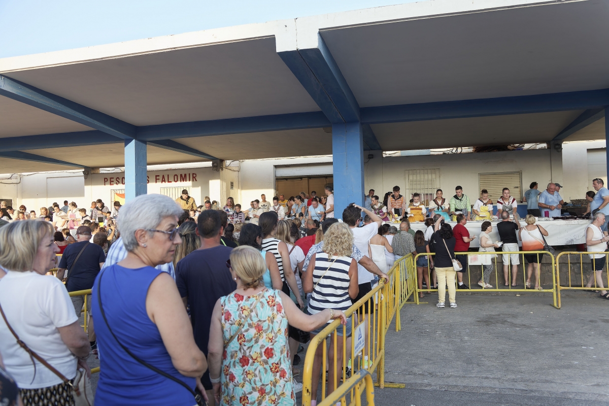 Multitudinaria 'Torrà de la Sardina' en las fiestas de Sant Pere
