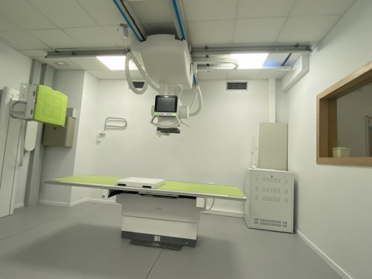 El Hospital de La Ribera invierte más de dos millones en ecógrafos, salas de radiología robotizadas y arcos quirúrigicos