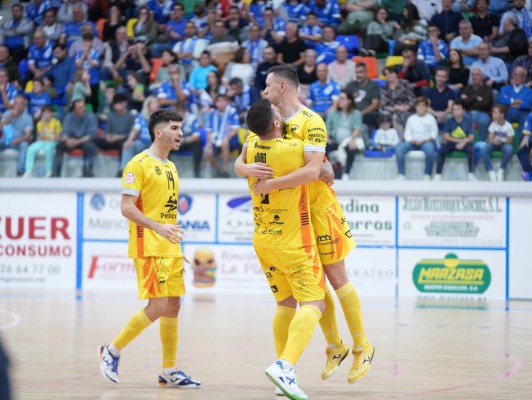 El Servigroup Peñíscola comienza la temporada con una goleada ante el Manzanares (4-8)