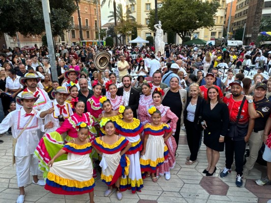 Castelló celebra el Día de la Hispanidad con una muestra de música, folclore y gastronomía