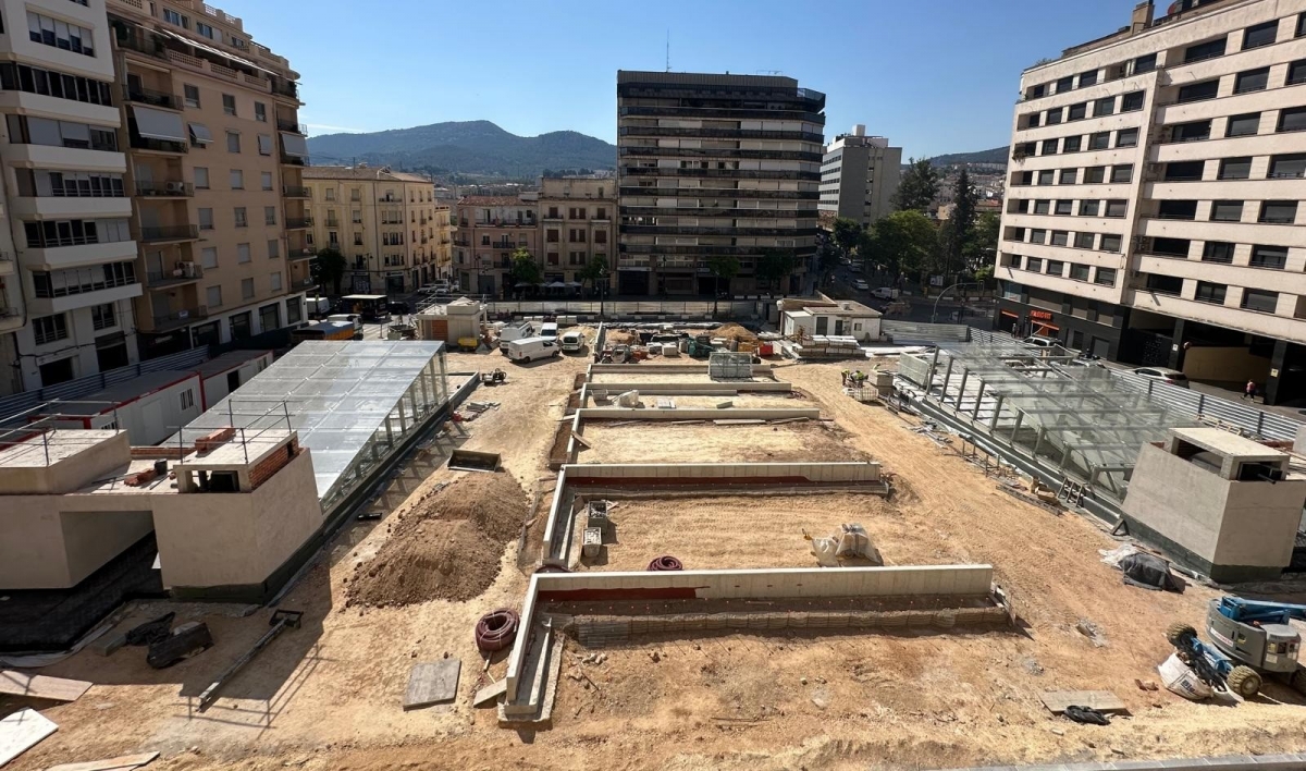 Alcoy recibe la remodelación del parking de La Rosaleda “parcialmente y con reparos”: la plaza se pospone a septiembre
