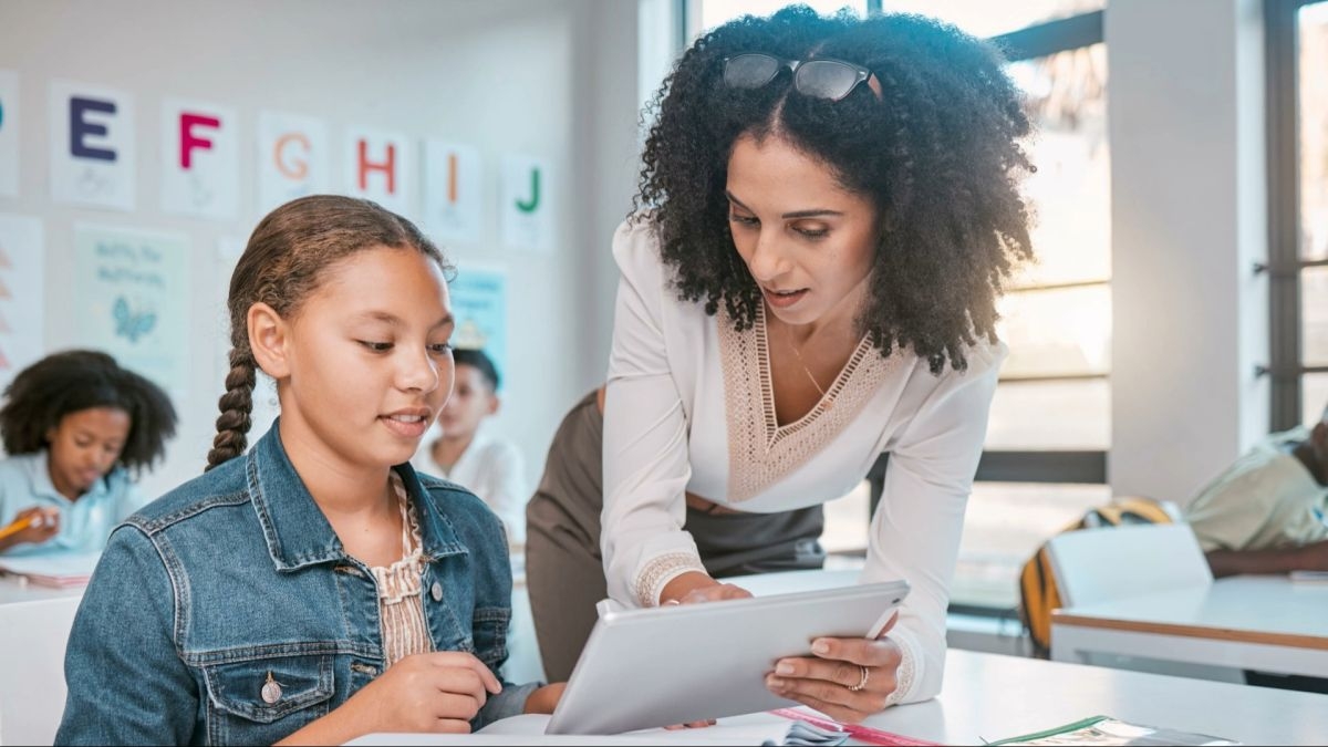La Inteligencia Artificial será clave en la transformación del rol del docente para el curso educativo 25/26, según el sector EdTech