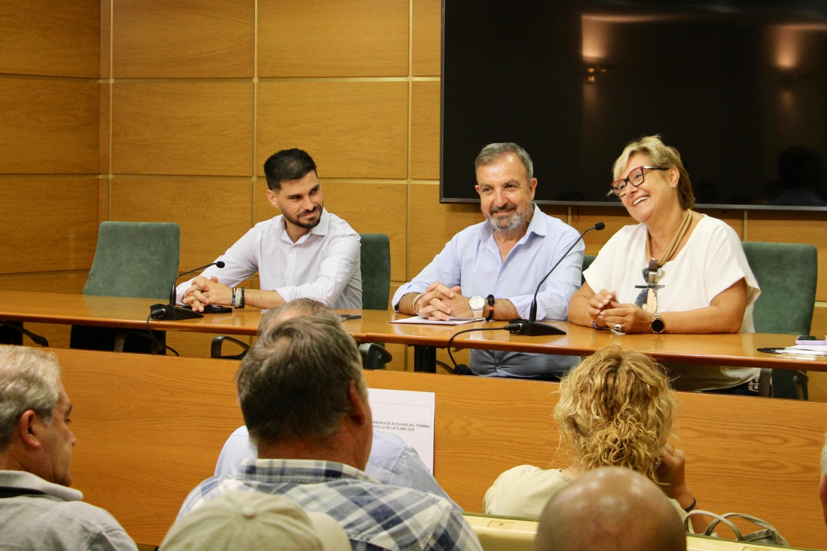 Castelló refuerza la limpieza de caminos y acequias en la Marjaleria con 45 trabajadores del programa empleo