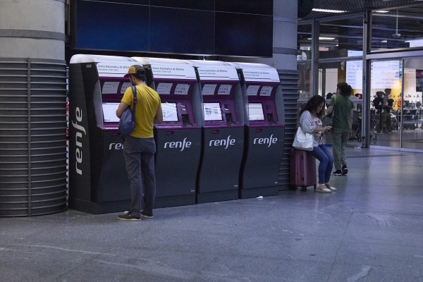 Renfe ahorrará unos 30 millones anuales por el nuevo compromiso de puntualidad