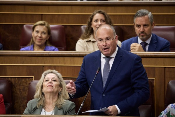 Feijóo elige a Tellado como nuevo secretario general del PP y Ester Muñoz será la nueva portavoz en el Congreso