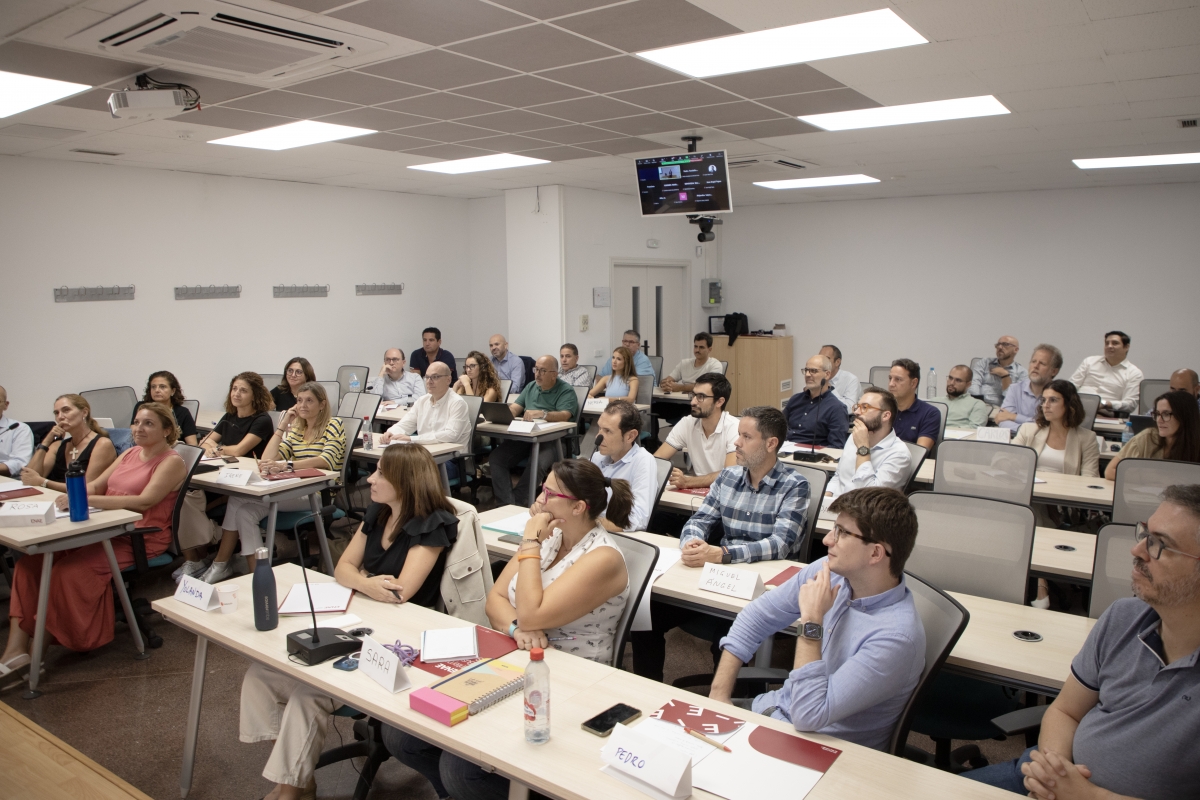 ENAE y el SEF lanzan una convocatoria de becas para impulsar la formación de desempleados en la Región de Murcia