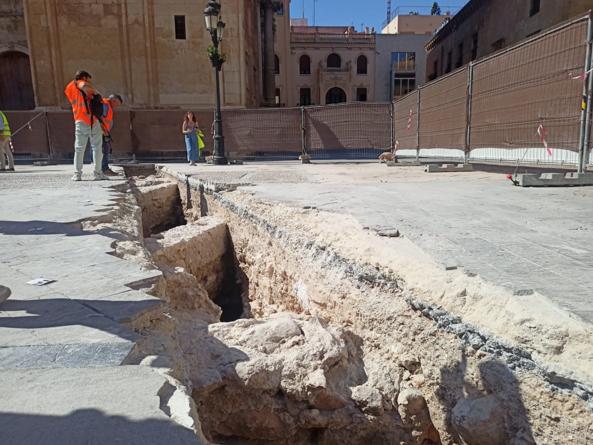Las catas en el entorno de Santa María en Elche descubren urbanismo árabe del siglo X: las obras, en enero