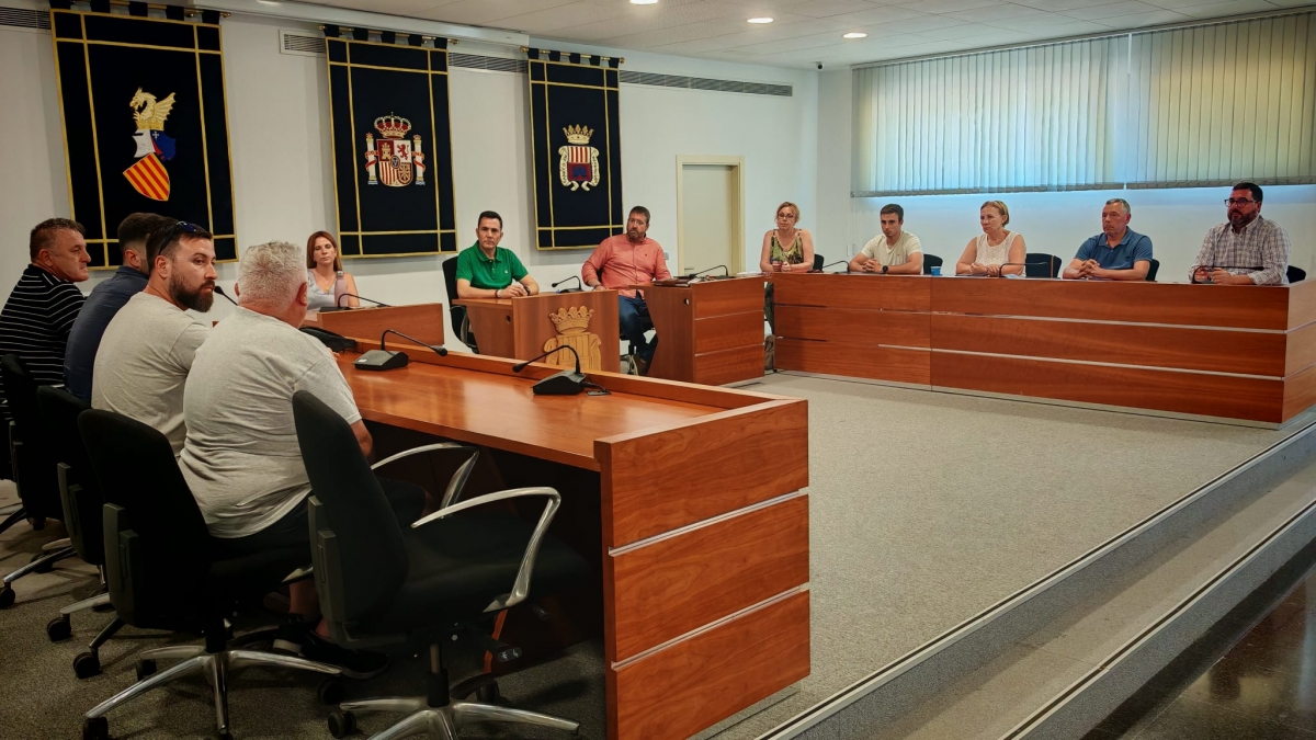 Reunión con los trabajadores de Obeikan - Foto: AJUNTAMENT DE CANET D'EN BERENGUER